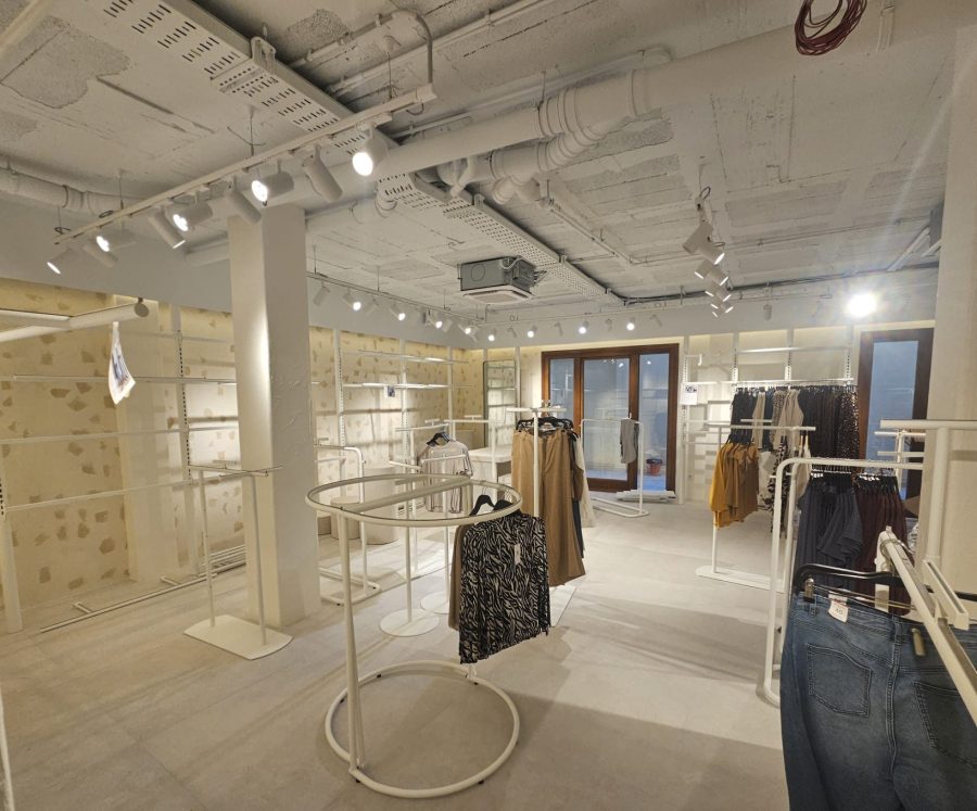 Preparación de tienda de ropa (6)